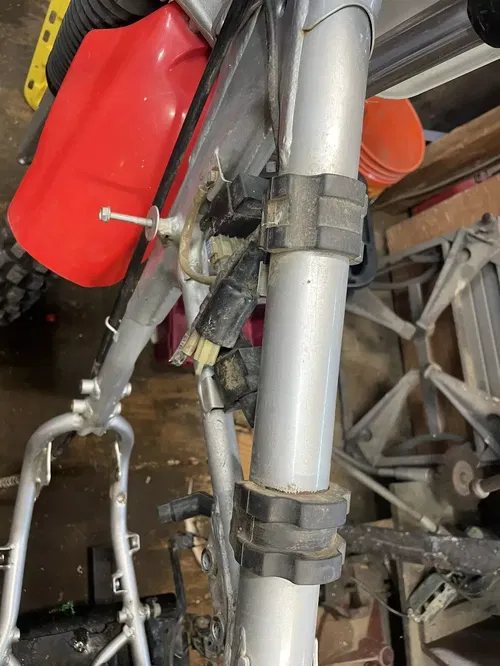 2002 Honda XR200 Fuel Gas Tank Rubber bumper