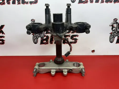 1986 Yamaha XT350 XT 350 Triple Tree Steering Stem Clamps