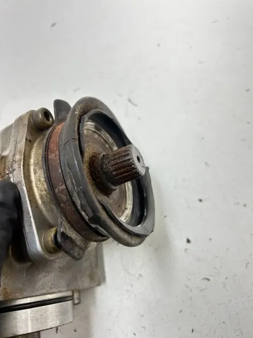 88 1988 Honda Fourtrax 300 TRX300FW 4x4 OEM Output Shaft Drive Bevel Gear Elbow