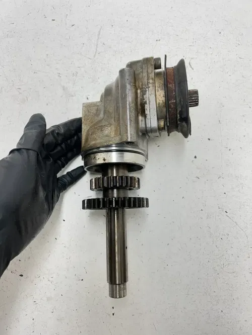 88 1988 Honda Fourtrax 300 TRX300FW 4x4 OEM Output Shaft Drive Bevel Gear Elbow