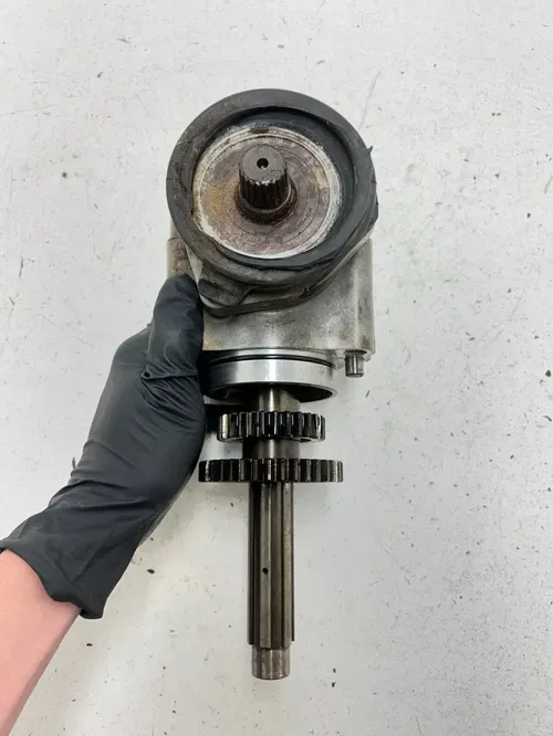88 1988 Honda Fourtrax 300 TRX300FW 4x4 OEM Output Shaft Drive Bevel Gear Elbow