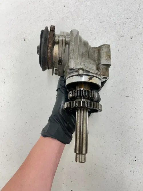 88 1988 Honda Fourtrax 300 TRX300FW 4x4 OEM Output Shaft Drive Bevel Gear Elbow