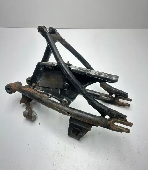 1977 77 Yamaha IT250 it 250 D OEM DAMAGE Swingarm Swing Arm Linkage Guard