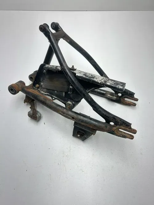 1977 77 Yamaha IT250 it 250 D OEM DAMAGE Swingarm Swing Arm Linkage Guard