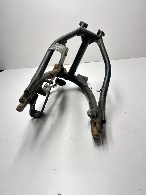 1977 77 Yamaha IT250 it 250 D OEM DAMAGE Swingarm Swing Arm Linkage Guard