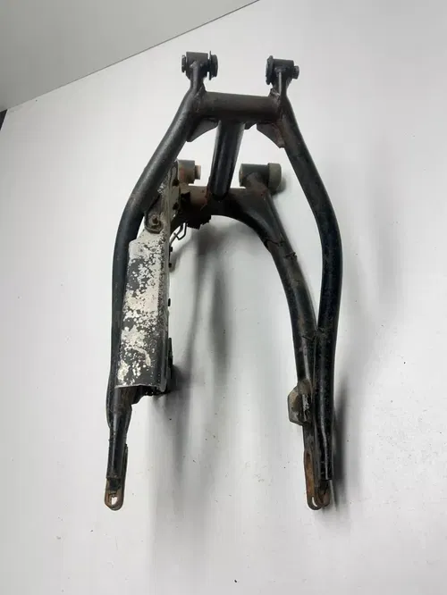 1977 77 Yamaha IT250 it 250 D OEM DAMAGE Swingarm Swing Arm Linkage Guard
