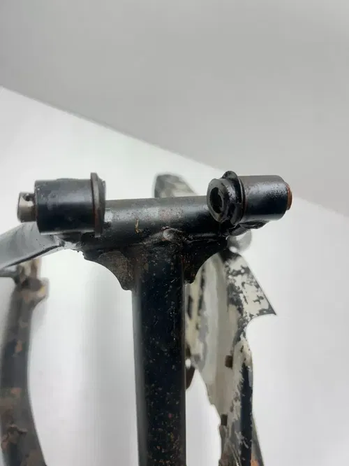 1977 77 Yamaha IT250 it 250 D OEM DAMAGE Swingarm Swing Arm Linkage Guard