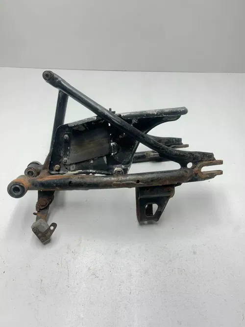 1977 77 Yamaha IT250 it 250 D OEM DAMAGE Swingarm Swing Arm Linkage Guard