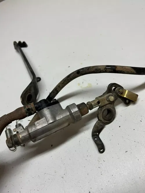 01 Yamaha Kodiak 400 4x4 YFM400 GOOD! Rear Back Brake Caliper Master Line Spring