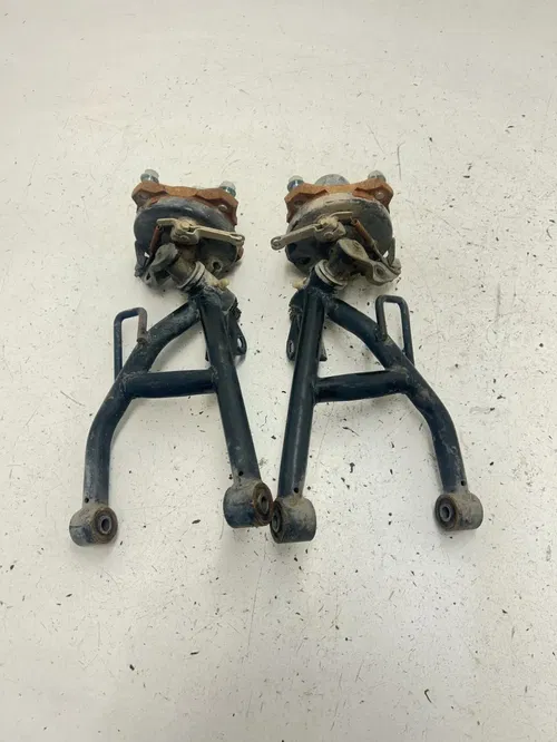 04 2004 Arctic Cat 90 4 Stroke OEM GOOD! L R Front Control A Arm Spindle Hubs
