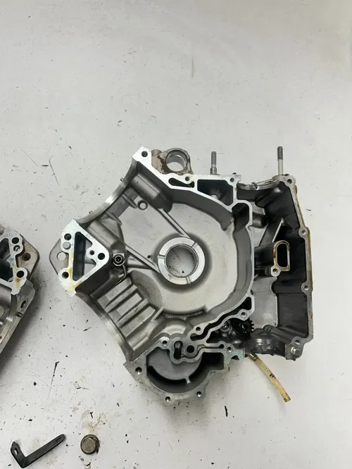 22 2022 Can-Am Maverick Sport 1000 Max Crankcase Case Cases Engine Motor