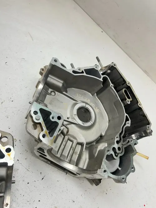 22 2022 Can-Am Maverick Sport 1000 Max Crankcase Case Cases Engine Motor