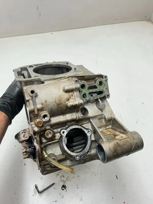 22 2022 Can-Am Maverick Sport 1000 Max Crankcase Case Cases Engine Motor