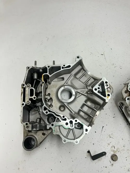 22 2022 Can-Am Maverick Sport 1000 Max Crankcase Case Cases Engine Motor