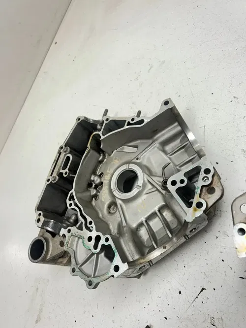 22 2022 Can-Am Maverick Sport 1000 Max Crankcase Case Cases Engine Motor