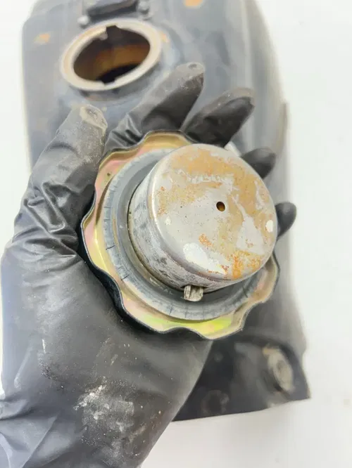 86 1986 Honda Fourtrax Trx 250 2x4 OEM Gas Tank Fuel Cell Cap Mounts READ
