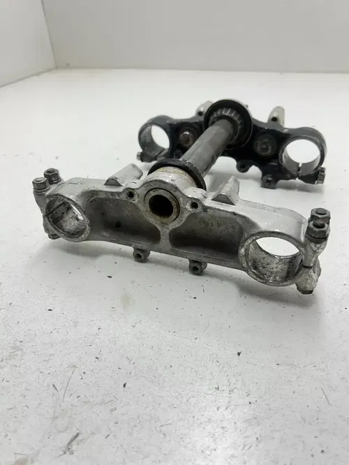 85 1985 Yamaha XT600 Xt 600 OEM GOOD! Triple Clamp Tree Upper Lower Clamps