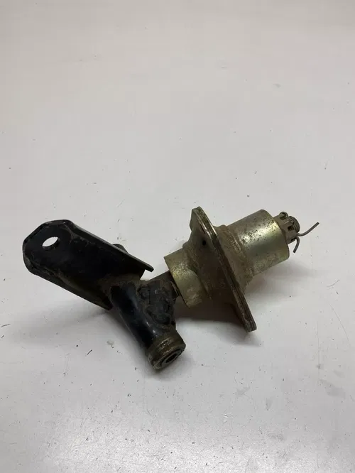 1983 83 SUZUKI QUADRUNNER 125 LT125 D Front Right Hub Spindle  Free Ship