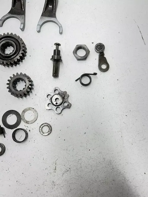 98 1998 Honda Xr400r XR 400 R OEM Trans Transmission Gear Fork Shaft Assemb READ
