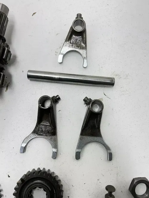 98 1998 Honda Xr400r XR 400 R OEM Trans Transmission Gear Fork Shaft Assemb READ