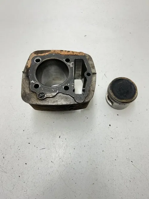 84 1984 Honda ATC 200 S atc200s OEM Cylinder Jug Sleeve Piston 64.9 MM READ DESC