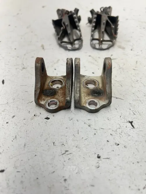 06 2006 Honda Crf 250 r CRF250R OEM LOT GOOD Foot Pegs Footpegs Mount READ