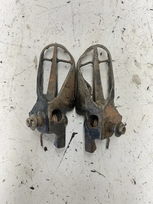 06 2006 Honda Crf 250 r CRF250R OEM LOT GOOD Foot Pegs Footpegs Mount READ