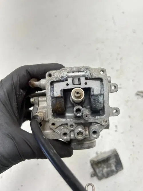 99 1999 Suzuki King Quad 300 LTF 4x4 OEM Carb Carburetor Bowl Body Slide Float