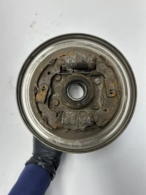 2005 05 Honda Rincon TRX 650 FA Trx650 OEM Front Right Hub Spindle Brake Plate