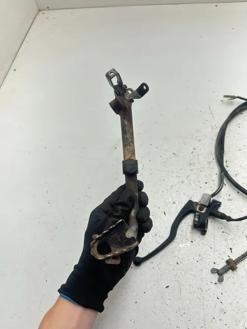 98 1998 Yamaha Grizzly 600 Yfm600 4x4 OEM Rear Back Brake Lever Perch Cable Arm