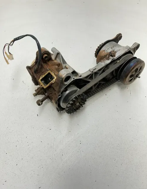 02 2002 Polaris Scrambler 90 2 Stroke OEM Engine Motor Cases Crank Shaft