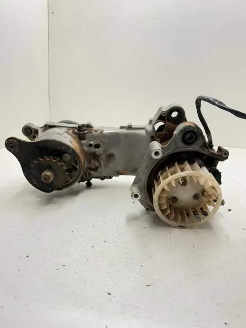 02 2002 Polaris Scrambler 90 2 Stroke OEM Engine Motor Cases Crank Shaft