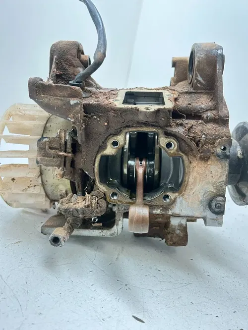 02 2002 Polaris Scrambler 90 2 Stroke OEM Engine Motor Cases Crank Shaft