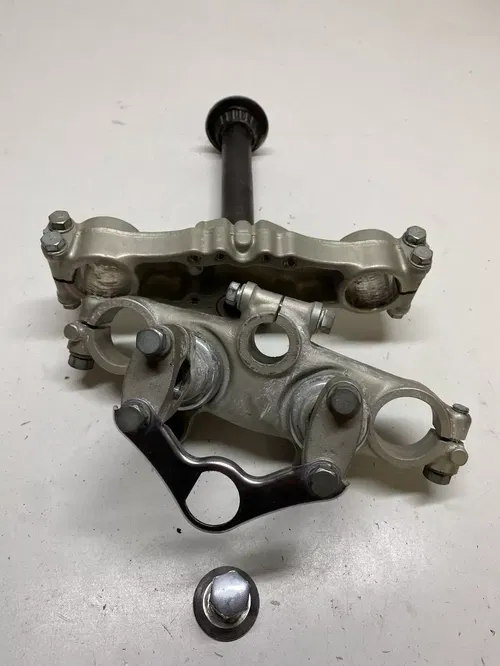 1983 83 SUZUKI SP500 sp 500 GOOD Triple Clamp Tree Upper Lower Key Mount