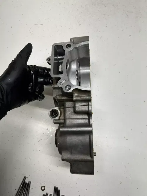 2006 06 Kawasaki Kx450f KX 450 F OEM NICE! LEFT Crankcase Case Cover Engine Bolt