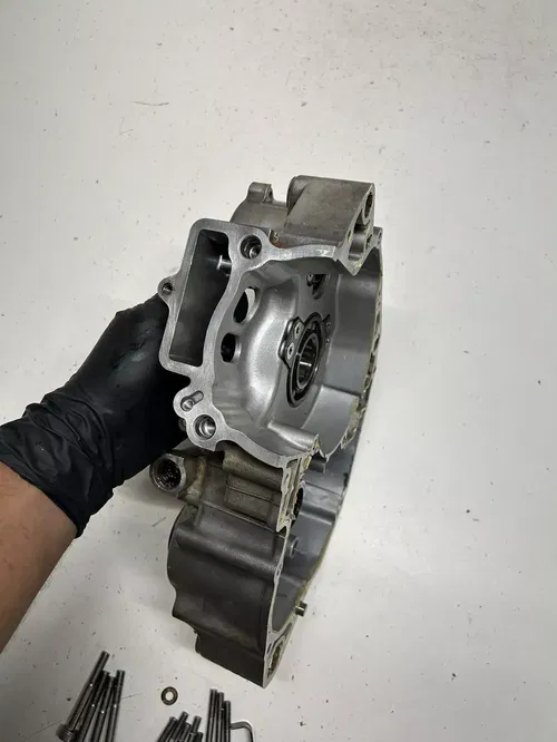 2006 06 Kawasaki Kx450f KX 450 F OEM NICE! LEFT Crankcase Case Cover Engine Bolt