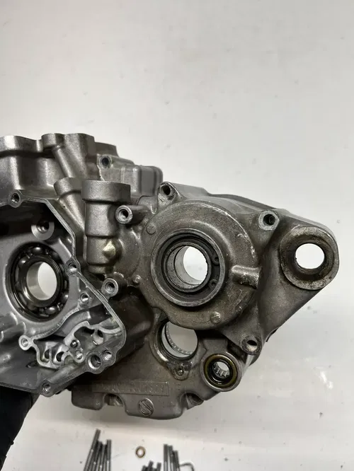 2006 06 Kawasaki Kx450f KX 450 F OEM NICE! LEFT Crankcase Case Cover Engine Bolt