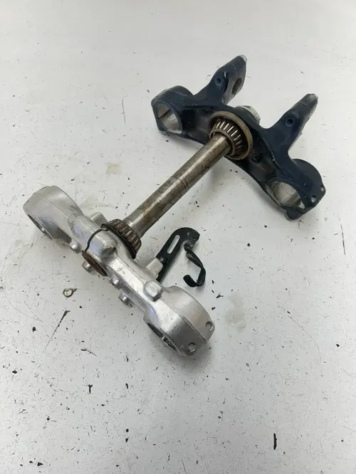 82 1982 Honda XR500R Xr 500 r OEM GOOD Triple Clamps Tree Steering Post Upper Lo