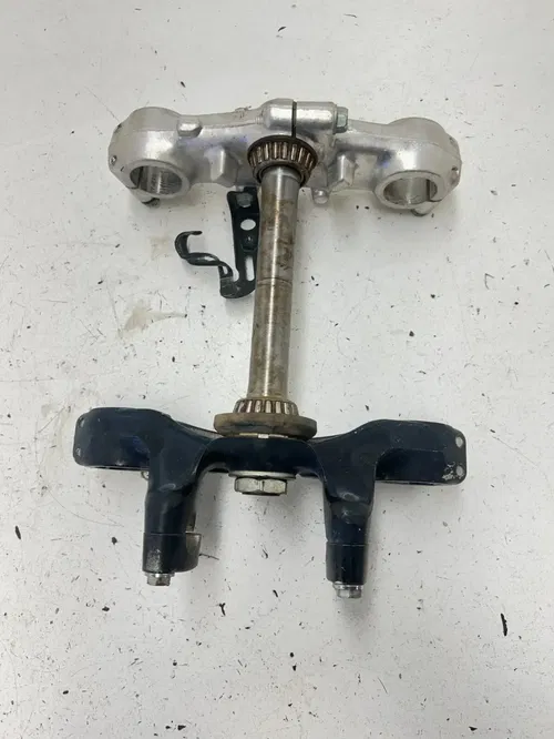 82 1982 Honda XR500R Xr 500 r OEM GOOD Triple Clamps Tree Steering Post Upper Lo
