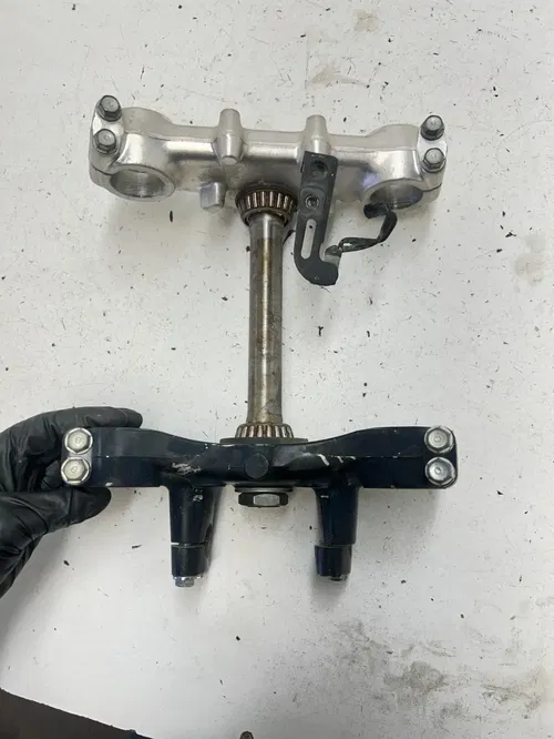 82 1982 Honda XR500R Xr 500 r OEM GOOD Triple Clamps Tree Steering Post Upper Lo