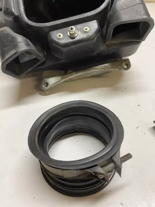 1983 83 SUZUKI SP500 sp 500 GOOD Airbox Air Box Lid Rubber Boot Breather Mounts
