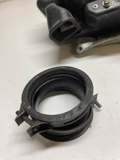 1983 83 SUZUKI SP500 sp 500 GOOD Airbox Air Box Lid Rubber Boot Breather Mounts