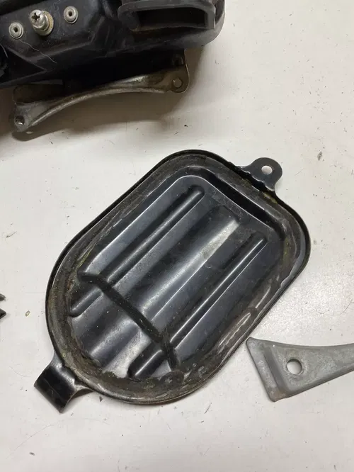 1983 83 SUZUKI SP500 sp 500 GOOD Airbox Air Box Lid Rubber Boot Breather Mounts