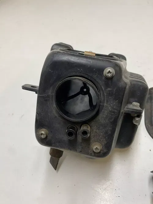 1983 83 SUZUKI SP500 sp 500 GOOD Airbox Air Box Lid Rubber Boot Breather Mounts