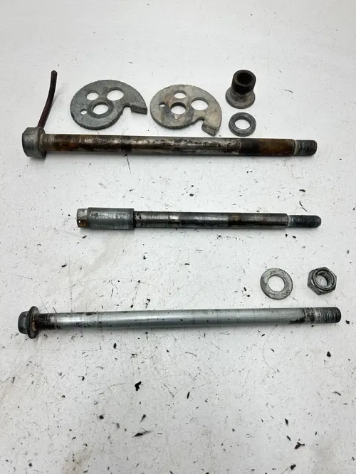 82 1982 Honda XR500R Xr 500 r OEM Front Rear Axle Shaft Swing Arm Nut GOODTHREAD
