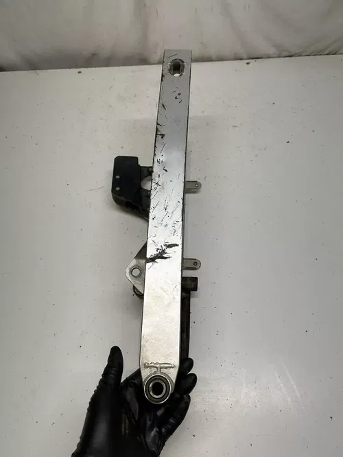 2005 05 SUZUKI DRZ125L Drz 125 L OEM Swingarm Swing Arm Guide Free Ship