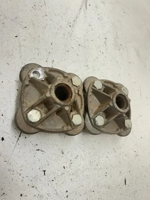 06 2006 Polaris Trail Boss 330 2x4 OEM Rear Wheel Hub Hubs Lug Nuts L R