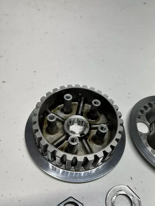 2005 05 SUZUKI DRZ125L Drz 125 L OEM Clutch Basket Assembly Plate Hardware Rod