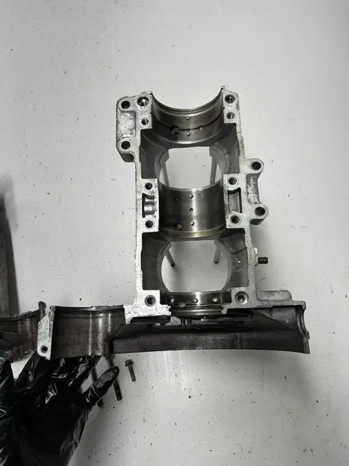 1985 85 YAMAHA PHAZER 480 PZ480 EJ OEM GOOD! Crankcase Cases Case Stud Motor