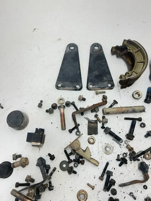 02 2002 Polaris Scrambler 90 2 Stroke OEM Bolt Reeds Intake Motor Mount Kickstar